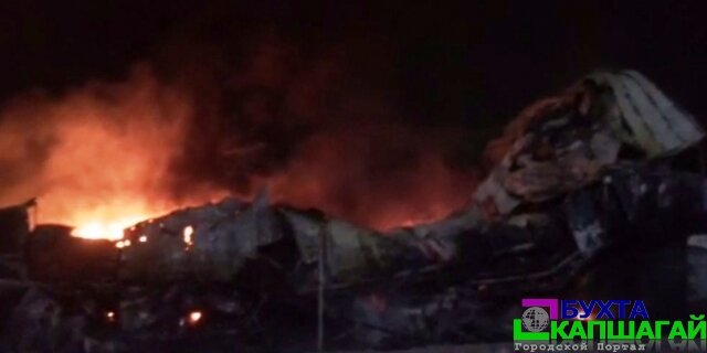 Из-за позднего сообщения о пожаре здание ночного клуба "Рай" полностью выгорело.