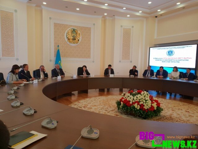 ОБСУЖДЕНИЕ СТАТЬИ ПРЕЗИДЕНТА «СЕМЬ ГРАНЕЙ ВЕЛИКОЙ СТЕПИ» СРЕДИ ГОССЛУЖАЩИХ ЖЕТЫСУСКОГО КРАЯ